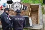 ISKOPAO GROB, POLUPAO KOVČEG I TRAŽIO SAMO JEDNU STVAR DA UKRADE! Detalji bizarne krađe u Kladovu - PRE GROBNICE OPUSTOŠIO KUĆU!