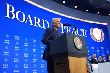 TRAMP POTPISAO OSNIVAČKU POVELJU ODBORA ZA MIR! "Priključiće se još zemalja, uskoro ćemo okončati još jedan rat"! (FOTO, VIDEO)