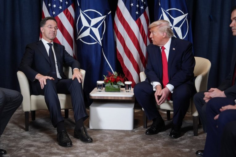 ODJEKNULA BOMBA IZ NATO! Rute BRUTALNO odbrusio neistomišljenicima i STAO uz Trampa: Iran mora biti zaustavljen!