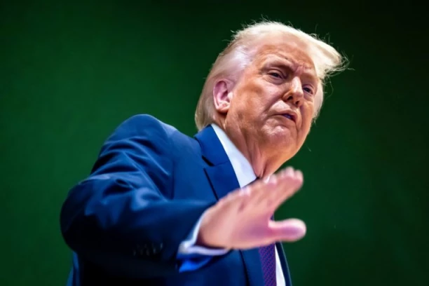 TUŽBA PROTIV TRAMPA ZBOG OBUSTAVE OBRADE IMIGRANTSKIH VIZA!