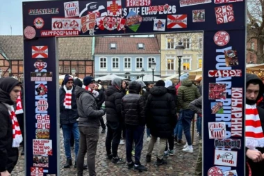 DELIJE OSVAJAJU MALME: Navijači Zvezde okupljaju se u velikom broju pred važno gostovanje (VIDEO)