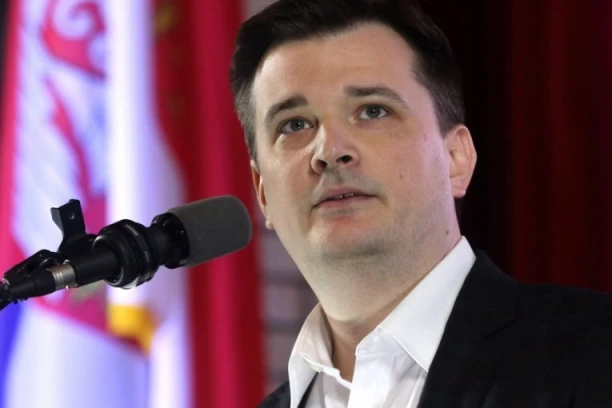 BANDA BLOKADERSKA UDARILA NA VUČIĆEVU ĆERKU! Milenko Jovanov zgrožen: Samo neljudski otpad može da napadne nečije dete!