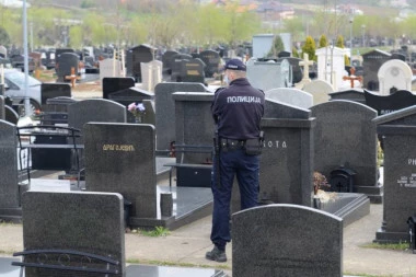 OTKINUO MU RUKU I SKINUO SAT! Detalji bizarne pljačke groba u Kladovu - "REKLI SU MI DA JE TAJ ROBIJAO ZA UBISTVO!"