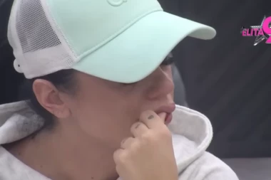 PRODUKCIJA ČUVA KOMPROMITUJUĆI SNIMAK JANJUŠA I MATORINE DEVOJKE: Draganini jauci odzvanjali imanjem, posle ovoga sledi RASKID!