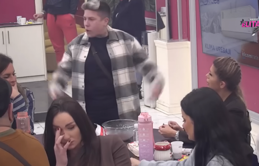 PRODUKCIJA ČUVA KOMPROMITUJUĆI SNIMAK JANJUŠA I MATORINE DEVOJKE: Draganini jauci odzvanjali imanjem, posle ovoga sledi RASKID!