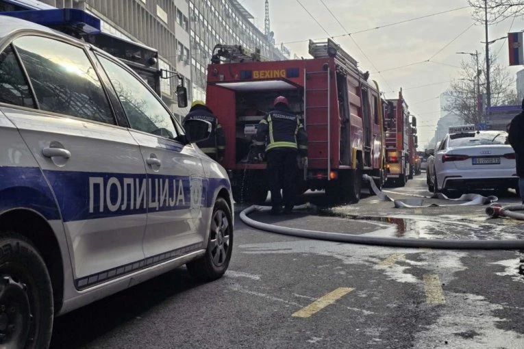 GORI OSNOVNA ŠKOLA U BEOGRADU! Vatrogasci na licu mesta!