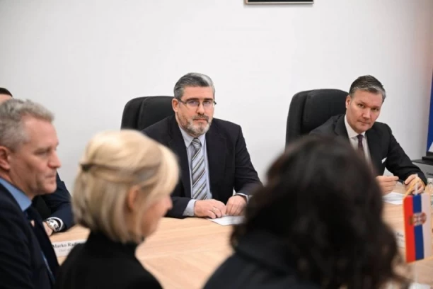 EU POSLANICI SUOČENI SA ISTINOM: Starović dočekao Piculu i ekipu izložbom o operaciji "Oluja": Ovo je istina koju Evropa ne sme da ignoriše!