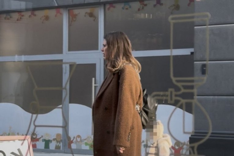 Stevan sa suprugom i ćerkom