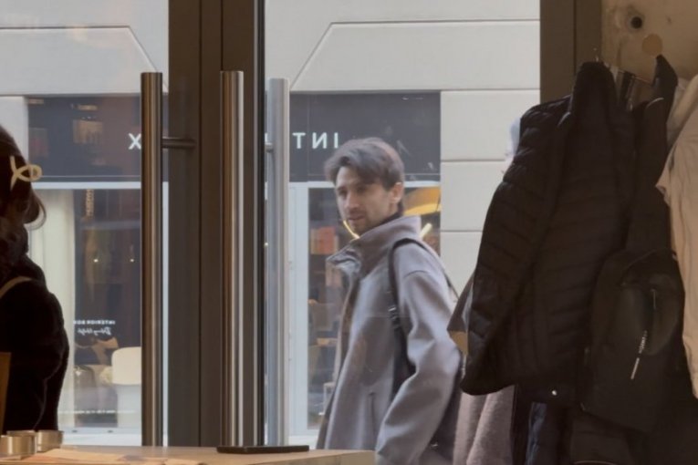 Stevan sa suprugom i ćerkom