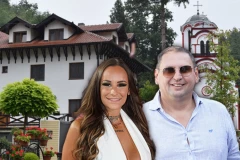 TAKI VODIO TEODORU NA OVO SVETO MESTO! Majin otac nastavio da RASKRINKAVA starletu! ŠOK!