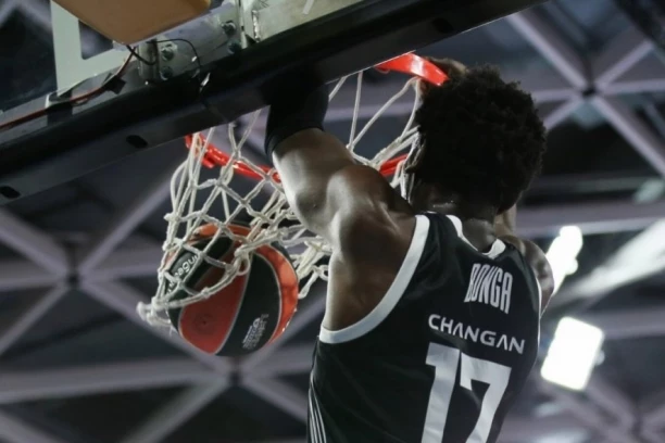 LAKIĆ POKRENUO PARTIZAN: Borbenost crno-belih topi prednost Hapoela!