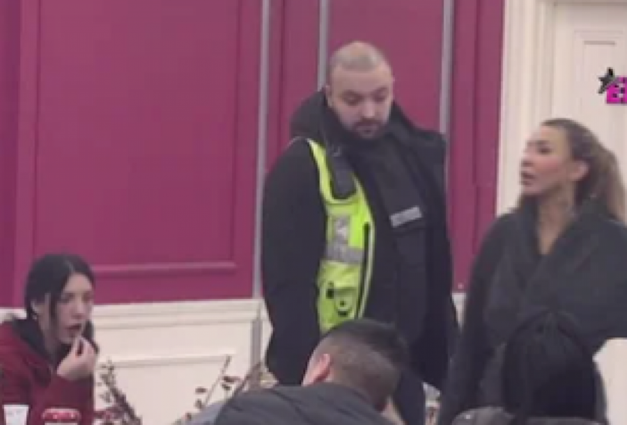 OBEZBEĐENJE OPKOLILO ELITU, ANELI DIVLJA PO KUĆI: Nakon Anite, nasrnula na Kačavendu, uputila MONSTRUOZNE pretnje! (FOTO)