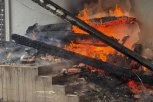 RASTE BROJ STRADALIH STRAVIČNOG POŽARA! Vatra progutala čuvenu fabriku, pronađena četiri tela žrtve eksplozije, za jednom osobom se traga (VIDEO)
