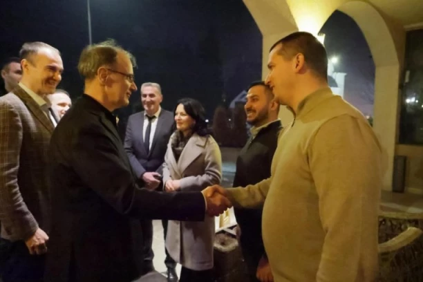 "NASTAVLJAMO DALJE ODLUČNO" Macut u Bajinoj bašti: Verujem da su lokalni projekti i partnerski odnos države i opština temelj održivog razvoja!