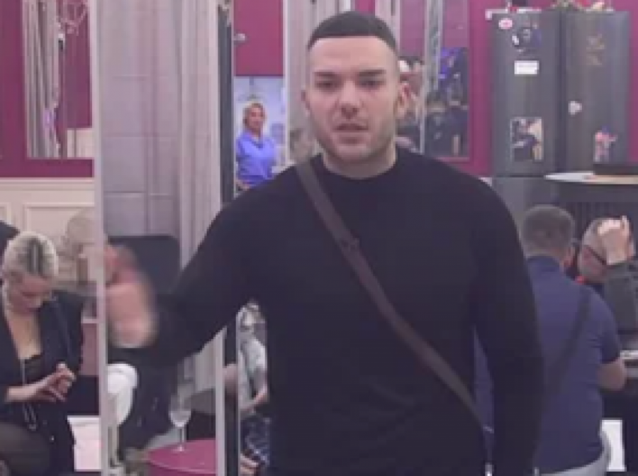 ANĐELO RANKOVIĆ KAO PRAVI PREDATOR: Ovako su izgledali VRELI POZIVI sa Kačavendom - BILI SU BEZOBRAZNI - HTEO DA JE PRIBIJE uz zid!