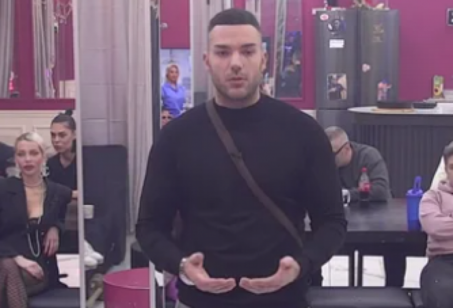 ANĐELO RANKOVIĆ KAO PRAVI PREDATOR: Ovako su izgledali VRELI POZIVI sa Kačavendom - BILI SU BEZOBRAZNI - HTEO DA JE PRIBIJE uz zid!