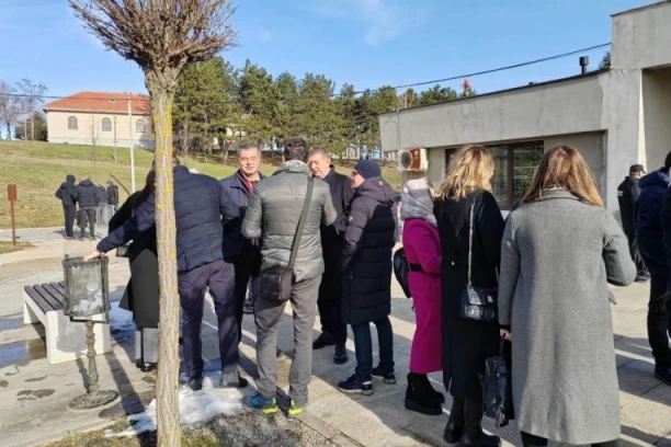 "NIJE SE SNAŠAO U OVOM SVETU": Potresan govor na sahrani brata Nemanje Vidića!