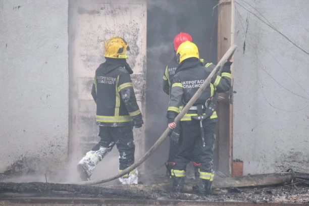 UNUKA ČOVEKA NASTRADALOG U POŽARU NA UMKI IZAŠLA U POSLEDNJEM TRENUTKU! Bolna ispovest člana porodice kida dušu: ''Ostali smo bez krova nad glavom''