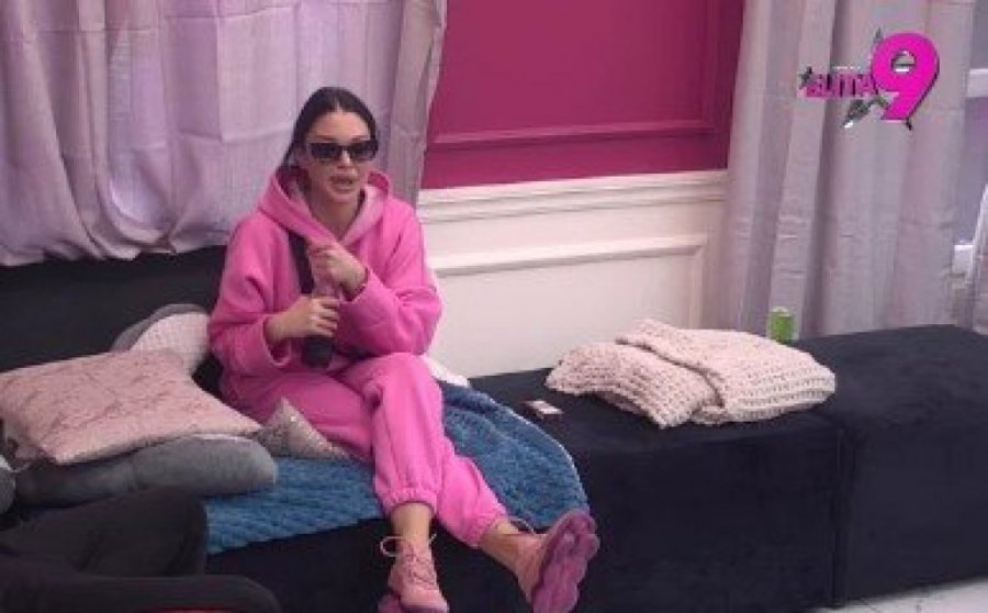 DAVAO JOJ 20.000 EVRA MESEČNO! Bivši progovorio o INTIMNOM POSLOVANJU Stanije Dobrojević - SAV PRLJAV VEŠ STARLETE OBELODANIO!