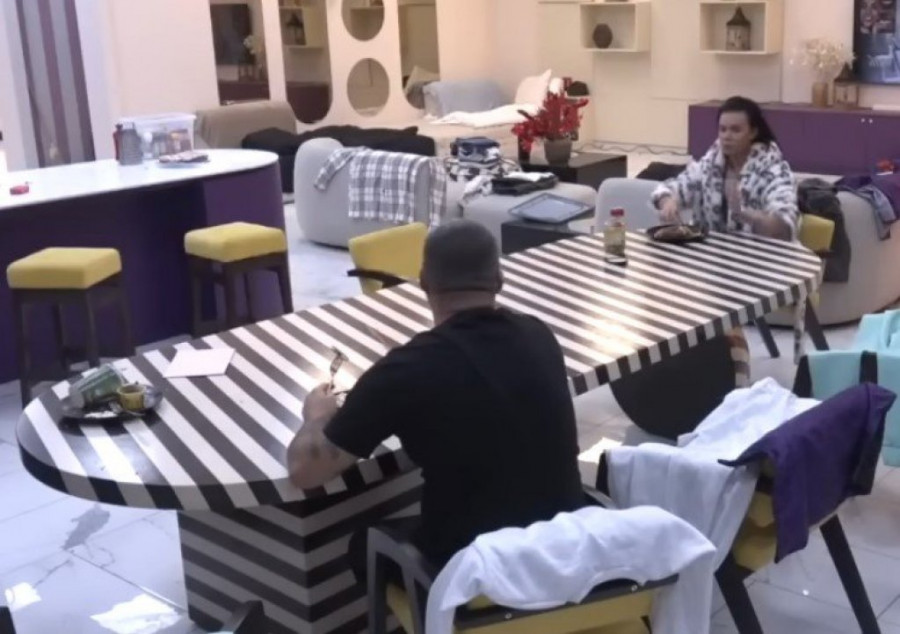 FUJ, DA TI SE ŽIVOT ZGADI! Da li je moguće da je Maja Marinković OVO uradila pred milionskim auditorijumom?! (VIDEO, GALERIJA)