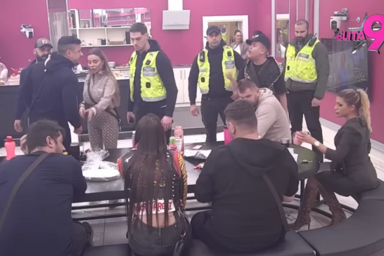 MONSTRUOZAN OKRŠAJ U "ELITI", OBEZBEĐENJE OPKOLILO BELU KUĆU, HITNO PREKINUT PROGRAM NA PINKU: Voditeljka jedva nastavila emisiju!