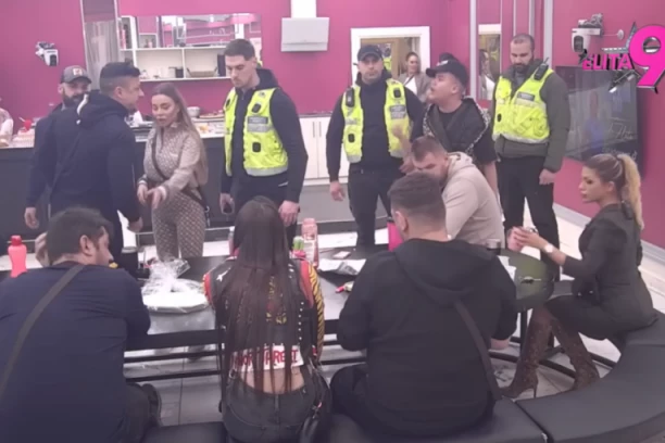 MONSTRUOZAN OKRŠAJ U "ELITI", OBEZBEĐENJE OPKOLILO BELU KUĆU, HITNO PREKINUT PROGRAM NA PINKU: Voditeljka jedva nastavila emisiju!