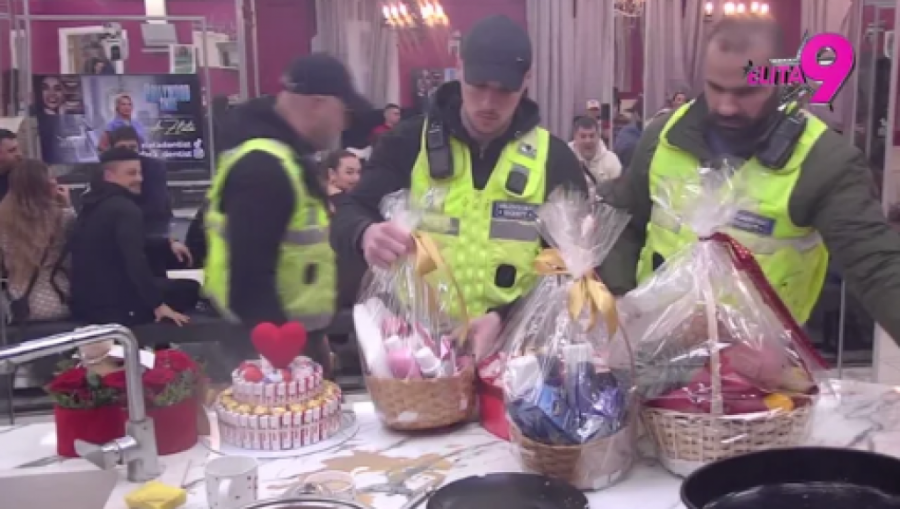 SPECIJALNA POŠILJKA UNETA ZA MAJU MARINKOVIĆ, OBEZBEĐENJE MORALO DA REAGUJE: Starleta na ivici histerije!