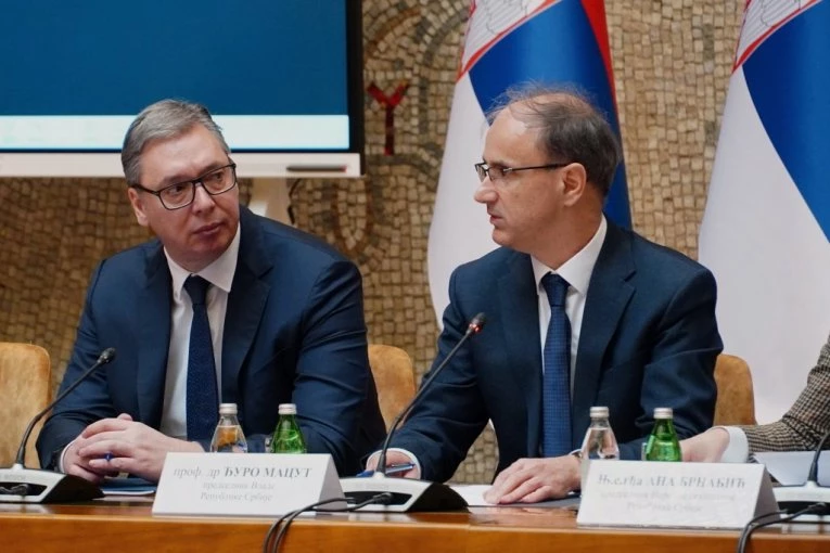 ODREĐENO PET PRIORITETA VLADE ZA BUDUĆNOST! Na tematskoj sednici Vučić i Macut "pritisli" ministre, OVO SE MORA URADITI!