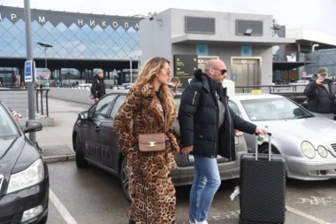 HAOS NA AERODROMU ZBOG TEE TAIROVIĆ: Sletela sa suprugom Ivanom u Beograd, pogledajte kako sada IZGLEDAJU! (VIDEO)