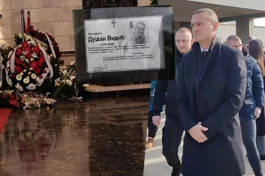 OVO JE SVIMA PROMAKLO: Evo ko je bio najveći oslonac Nemanji Vidiću tokom sahrane brata Dušana! (FOTO)