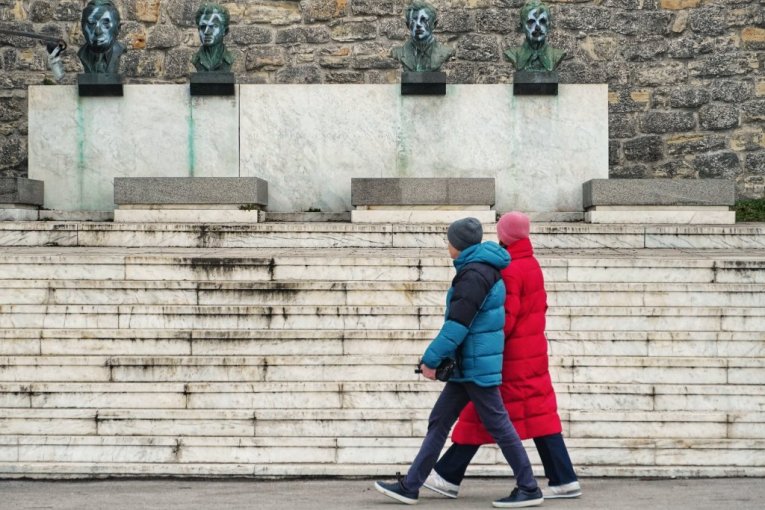 Spomenici narodnih heroja išarani nacističkim simbolima