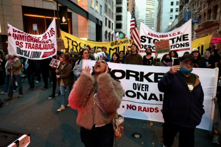 LOM U AMERICI! Šire se protesti posle ubistva Aleksa Pretija! NAROD TRAŽI UKIDANJE ICE! (FOTO)