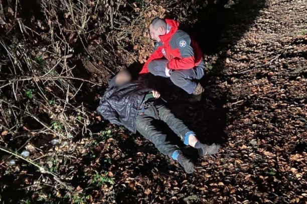 CELU NOĆ PROVEO U SUROVIM USLOVIMA, NAĐEN U VEOMA TEŠKOM STANJU! GSS pronašla i spasla nestalog muškarca kod Surdulice! (FOTO)