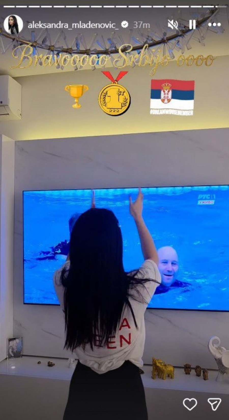 SRCE KO KUĆA! Poznati oduševljeni ISTORIJSKOM POBEDOM SRBIJE - NA SVETU NEMA OVAKVIH MOMAKA!