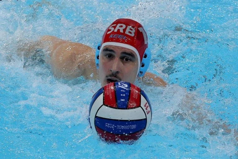 STAVITE JE U LUVR! MOĆNA SLIKA MILANA GLUŠCA: Golman objavio fotografiju za sva vremena (FOTO)