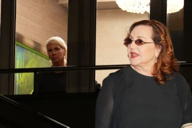 KARLEUŠA OBJAVILA NAJNOVIJE VESTI NAKON SKANDALA S TOŠIĆEM: Posle ovog će se TRESTI estrada, nikog nije POŠTEDELA! (VIDEO)