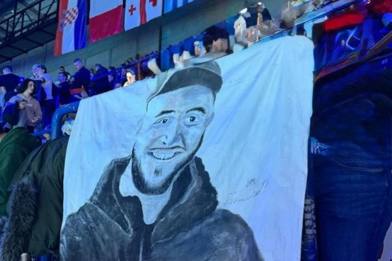 SCENA KOJA JE IZAZVALA SUZE NA VATERPOLO FINALU! Lik heroja stradalog u požaru u Švajcarskoj na tribinama Arene! (FOTO)