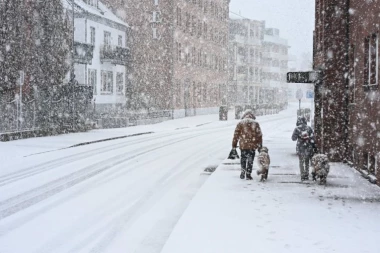 SNEŽNA OLUJA NE POPUŠTA! Više od 50 osoba poginulo, ljudi u paklu, truju se dok pokušavaju da se zagreju (FOTO, VIDEO)