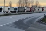 "TERAJU NAS DA SE ODREKNEMO PORODICA, NEĆE MOĆI! Kamiondžije Balkana blokirale sve puteve ka EU, najavljuju da će IZDRŽATI DO KRAJA!