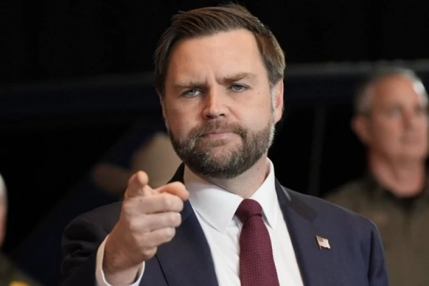 HAOS U AMERICI NAKON JOŠ JEDNOG UBISTVA! Vens tvrdi da se agenti ICE suočavaju sa PRETNJAMA, UVREDAMA I NAPADIMA!