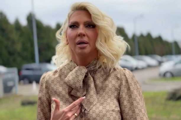 KARLEUŠA GRCA U SUZAMA - Nakon PORODIČNE DRAME, pevačica se rasula u komade, OVO je dotuklo! (FOTO)