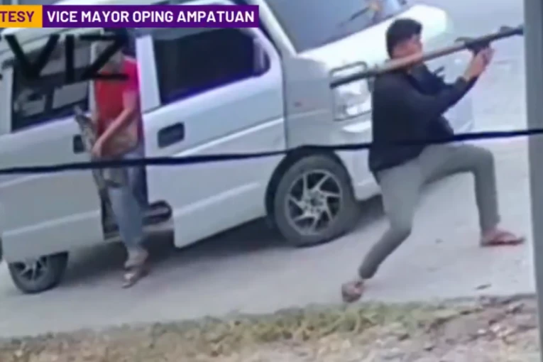 JEZIVO! Neverovatan snimak atentata na gradonačelnika na Filipinima - GAĐALI GA PROTIVTENKOVSKOM GRANATOM, ČOVEK PREŽIVEO! (VIDEO)