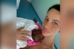 "MRTVU SAM JE GRLILA I PITALA ZAŠTO ME NAPUŠTA"! Aranki (34) je zdrava beba umrla 46 dana po rođenju, a niko ne zna od čega - NITI JEDE, NITI SPAVA, OČAJNA SE PITA SAMO JEDNO! (FOTO, VIDEO)
