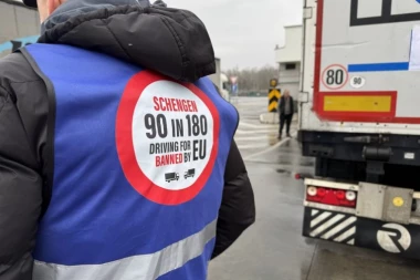 NEĆE SE POMERITI NI ZA MILIMETAR, IDU DO KRAJA! Prevoznici naoštreni kao nikad na granicama EU, kamioni i danas blokiraju puteve
