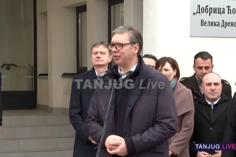 SVEČANO OTVARANJE ŠKOLE U VELIKOJ DRENOVI! Građani i učenici dočekali predsednika Srbije! (VIDEO)