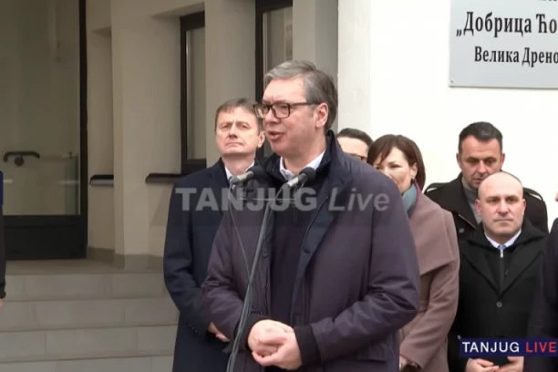 SVEČANO OTVARANJE ŠKOLE U VELIKOJ DRENOVI! Građani i učenici dočekali predsednika Srbije! (VIDEO)