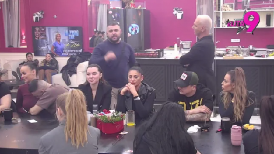 MAJA MARINKOVIĆ SE SKINULA PRED ASMINOM, SVE OTIŠLO PREDALEKO! Starleta ga totalno izludela, Staniji neće biti dobro od ovoga!