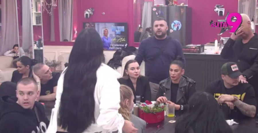 MAJA MARINKOVIĆ SE SKINULA PRED ASMINOM, SVE OTIŠLO PREDALEKO! Starleta ga totalno izludela, Staniji neće biti dobro od ovoga!