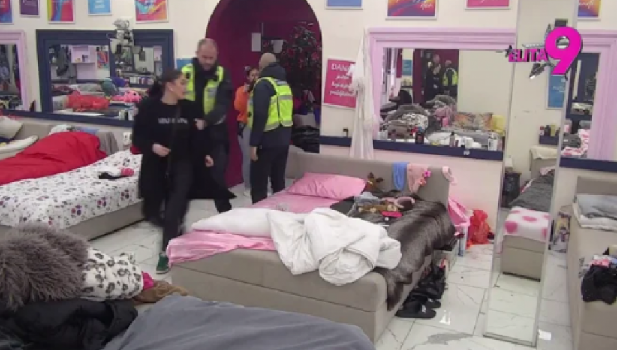 KOLAPS U "ELITI", UČESNICE DEMOLIRALE BELU KUĆU: Nastao totalni karambol, obezbeđenje doletelo munjevitom brzinom!