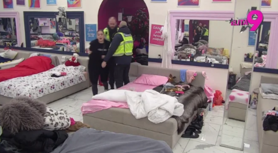 KOLAPS U "ELITI", UČESNICE DEMOLIRALE BELU KUĆU: Nastao totalni karambol, obezbeđenje doletelo munjevitom brzinom!